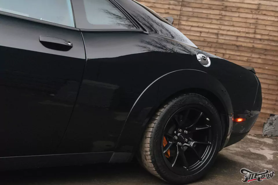 Окрас и оклейка бампера, комплекс детейлинг-услуг для Dodge Challenger SRT Hellcat